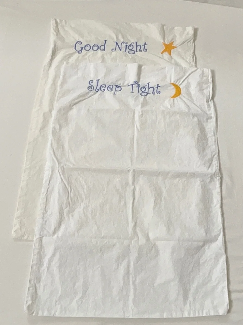 SLEEPING PARTNERS Vintage Embroidered Pillowcases Pair White